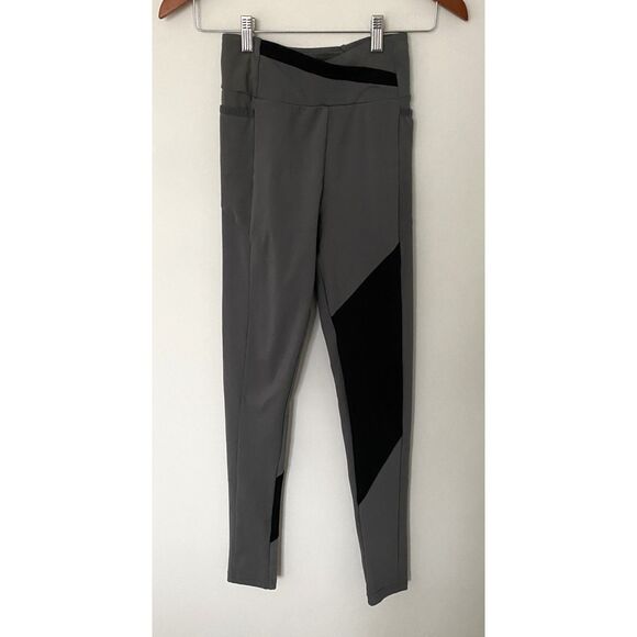 Gymshark Gray Black Colorblock Asymmetrical Leggings Side Pockets Stretch Sz XS - Picture 1 of 7